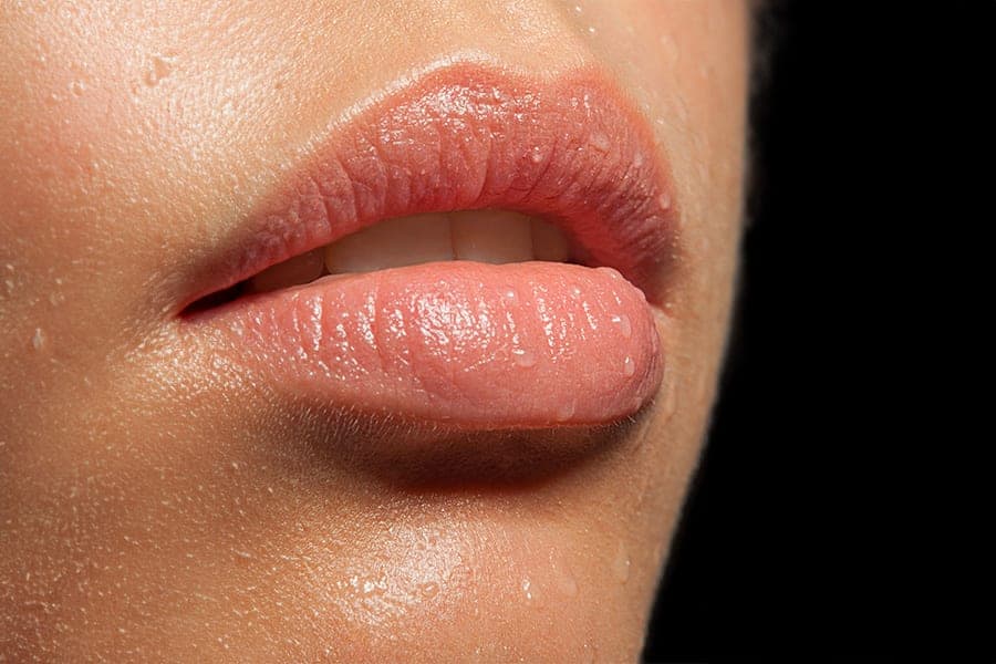 lip lift sans cicatrice dr henri derhy chirurgien esthetique specialiste chirurgie plastique reconstructrice paris